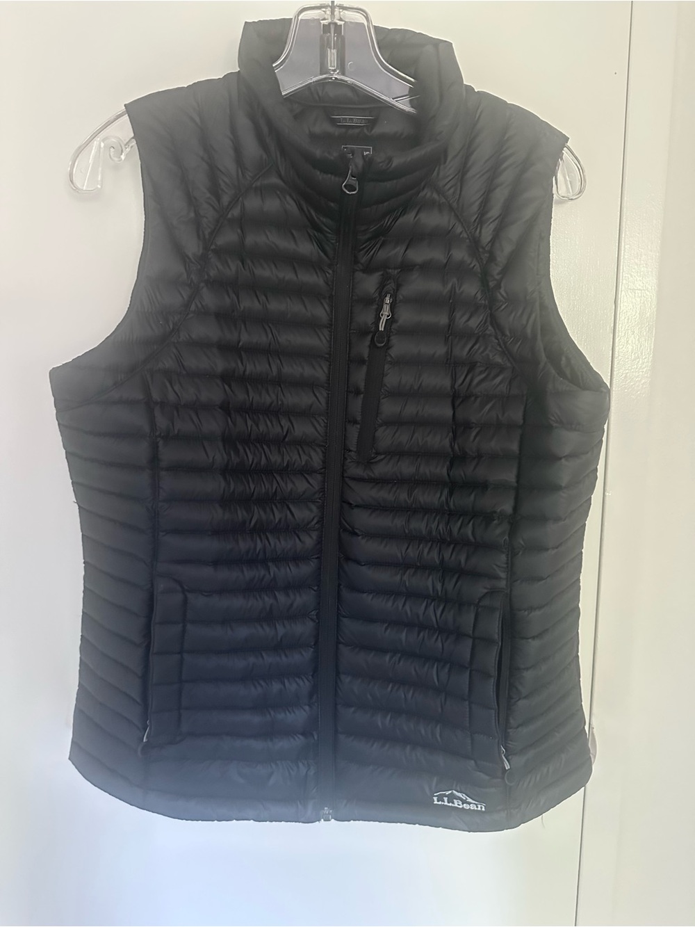 L.L.Bean Women’s Ultralight 850 DownTek Puffer Vest Black Medium Petite